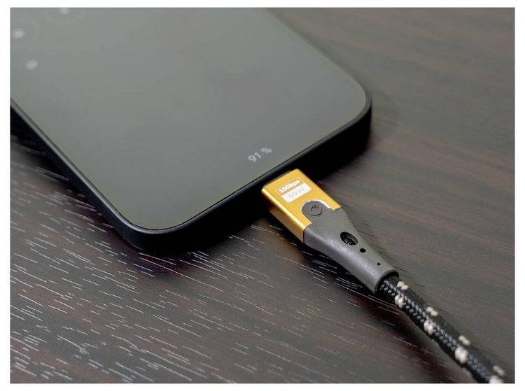 Produktbild: Oehlbach USB-Kabel USB-A Stecker, USB-C&reg; Stecker 1m Schwarz/Gold Geflechtschirm D1C9551