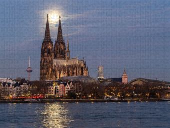 Produktbild: CALVENDO Puzzle Vollmond &uuml;ber dem K&ouml;lner Dom | 1000 Teile Lege-Gr&ouml;&szlig;e 64x48cm Foto-Puzzle f&uuml;r gl&uuml;ckliche Stunden