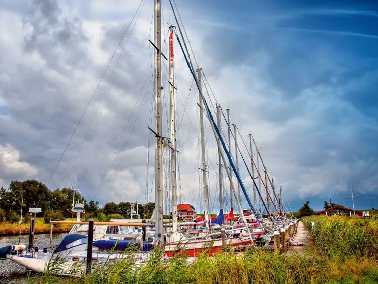 Produktbild: CALVENDO Puzzle Friesland - Vareler Hafen | 1000 Teile Lege-Gr&ouml;&szlig;e 64x48cm Foto-Puzzle f&uuml;r gl&uuml;ckliche Stunden