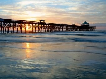 Produktbild: CALVENDO Puzzle Folly Beach Pier bei Sonnenaufgang, Charleston, South Carolina, USA | 1000 Teile Lege-Gr&ouml;&szlig;e 64x48cm Foto-Puzzle f&uuml;r gl&uuml;ckliche Stunden