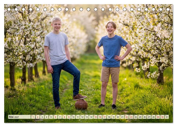 Produktbild: Unbeschwerte Jahre - Jungen zwischen Abenteuer und Freundschaft (Tischkalender 2027 DIN A5 quer), CALVENDO Monatskalender