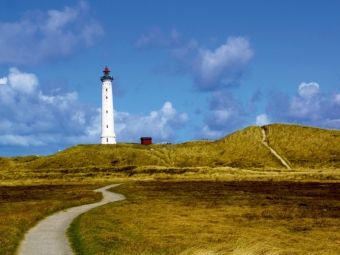 Produktbild: CALVENDO Puzzle Blick auf den Leuchtturm Lyngvig Fyr | 1000 Teile Lege-Gr&ouml;&szlig;e 64x48cm Foto-Puzzle f&uuml;r gl&uuml;ckliche Stunden