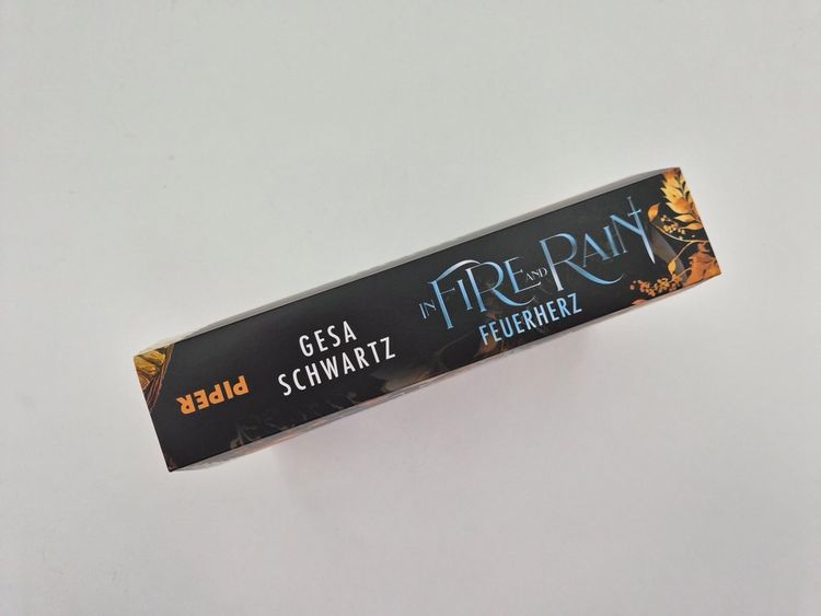 Produktbild: In Fire and Rain &ndash; Feuerherz