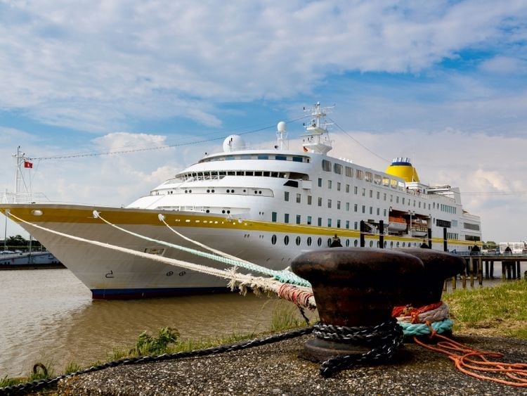 Produktbild: CALVENDO Puzzle Kreuzfahrtschiff liegt vor Anker | 1000 Teile Lege-Gr&ouml;&szlig;e 64x48cm Foto-Puzzle f&uuml;r gl&uuml;ckliche Stunden