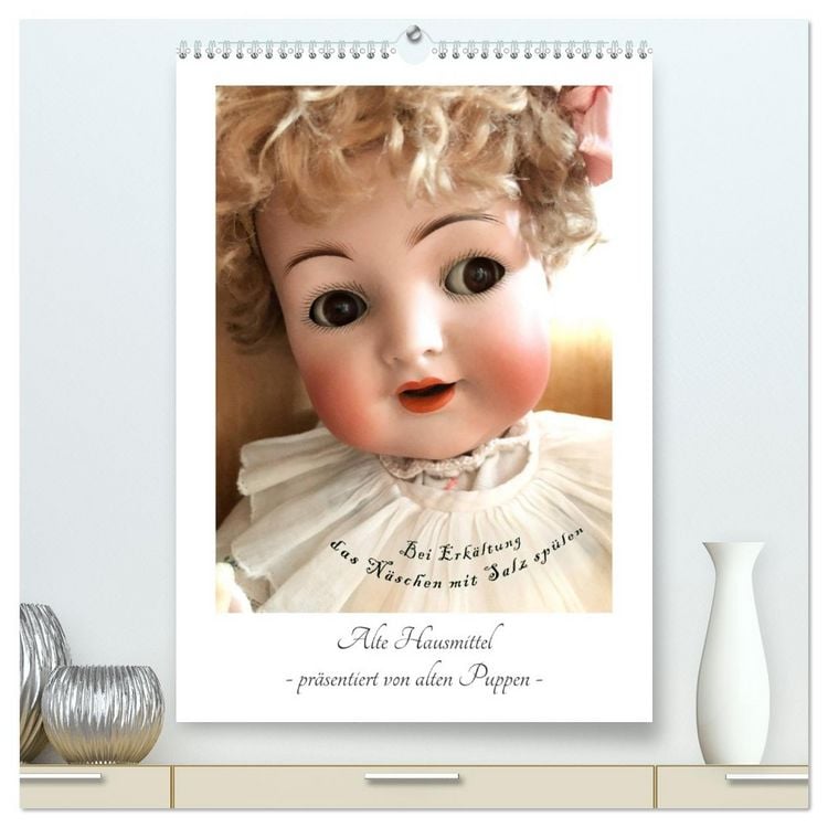 Produktbild: Alte Hausmittel - präsentiert von alten Puppen (hochwertiger Premium Wandkalender 2026 DIN A2 hoch), Kunstdruck in Hochglanz