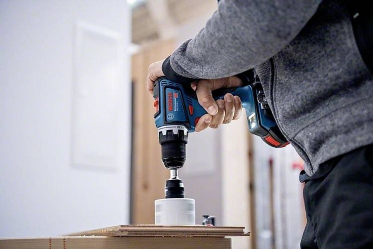 Bosch Professional Akku-Bohrschrauber GSR 18V-90 FC Professional, 18Volt Blau/schwarz, 2x Akku