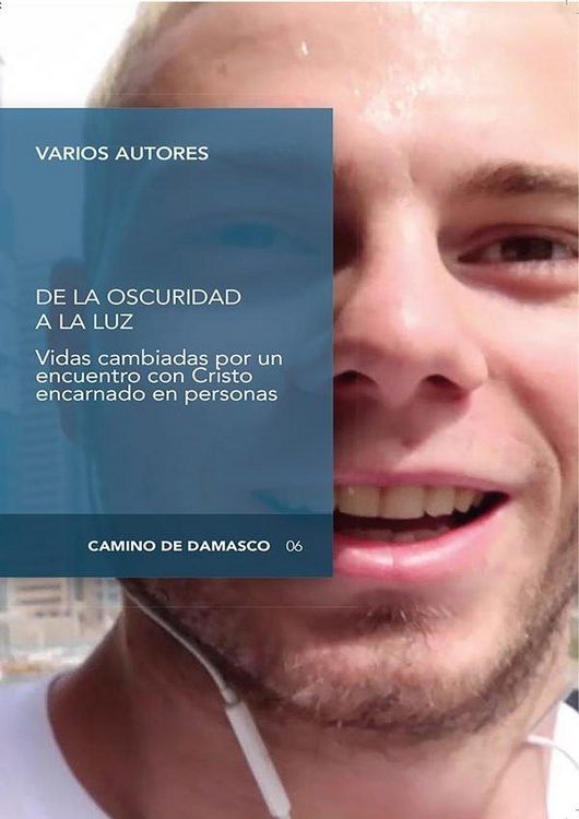 Produktbild: De la oscuridad a la luz : vidas cambiadas por un encuentro con Cristo