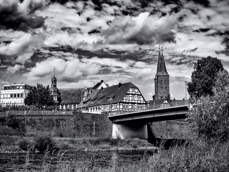 Produktbild: CALVENDO Puzzle Weserbr&uuml;cke | 1000 Teile Lege-Gr&ouml;&szlig;e 64 &times; 48 cm Foto-Puzzle f&uuml;r gl&uuml;ckliche Stunden