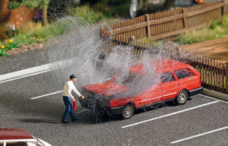 Produktbild: Busch 7881 H0 PKW Modell Volkswagen Passat Motorbrand mit Figur