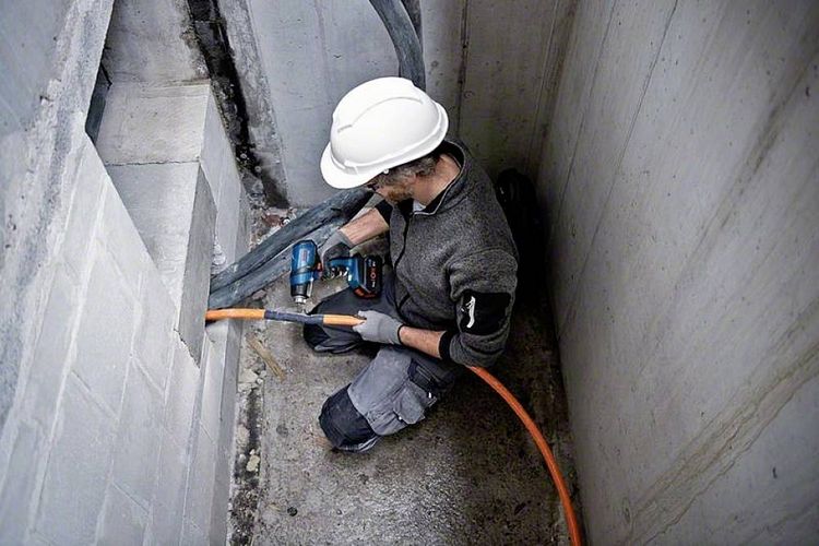 Produktbild: Bosch Professional 06012A6501 GHG 18V-50 solo Hei&szlig;luftgebl&auml;se ohne Akku, ohne Ladeger&auml;t, inkl. Koffer