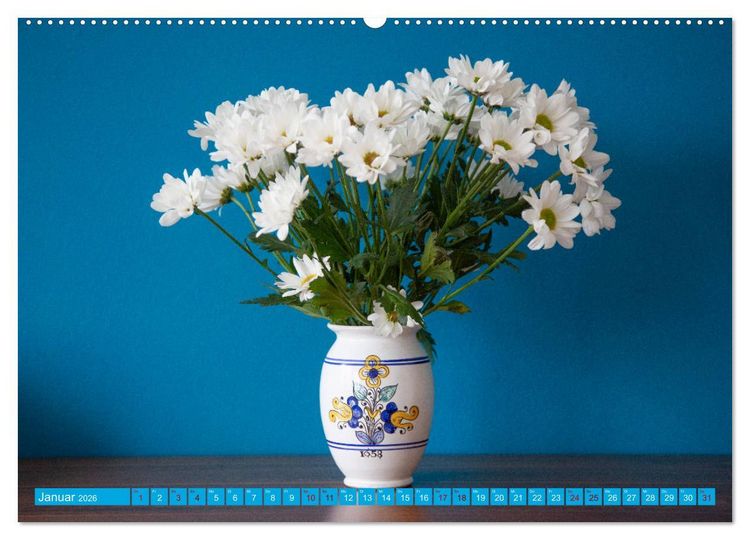 Produktbild: Still Life - Blumen vor der blauen Wand (Wandkalender 2026 DIN A2 quer), CALVENDO Monatskalender