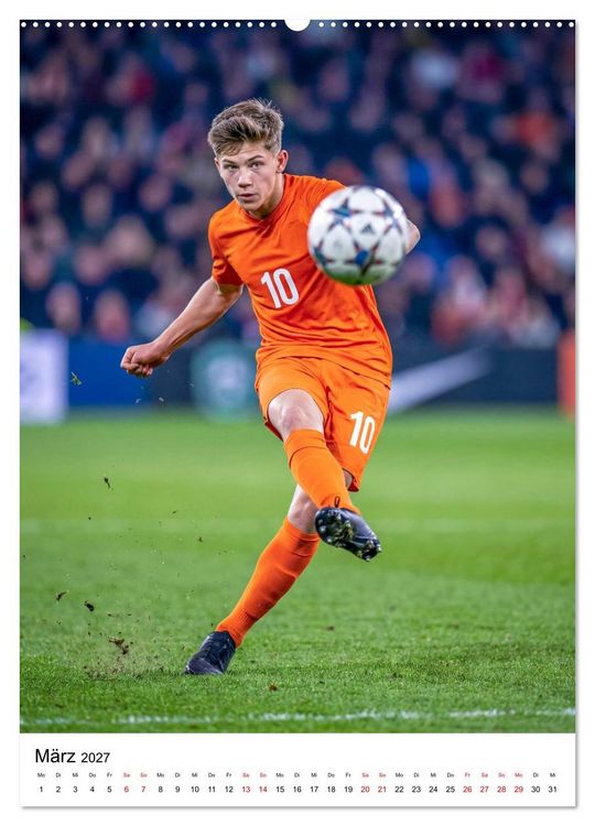 Produktbild: Am Ball - Dynamik des modernen Fu&szlig;balls (hochwertiger Premium Wandkalender 2027 DIN A2 hoch), Kunstdruck in Hochglanz
