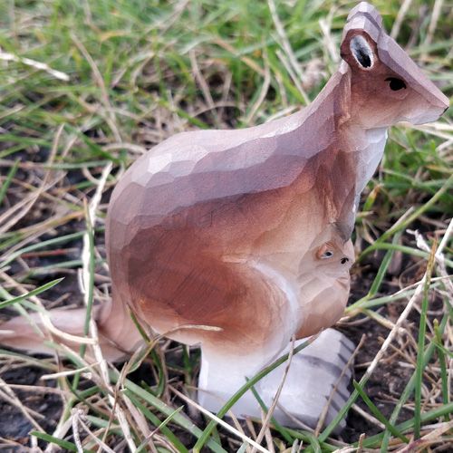 Produktbild: Wudimals A040460 - K&auml;nguru, Kangaroo, handgeschnitzt aus Holz