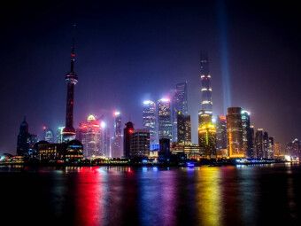 Produktbild: CALVENDO Puzzle Fantastische Skyline mit Shanghai Pearl Tower bei Nacht | 1000 Teile Lege-Gr&ouml;&szlig;e 64x48cm Foto-Puzzle f&uuml;r gl&uuml;ckliche Stunden