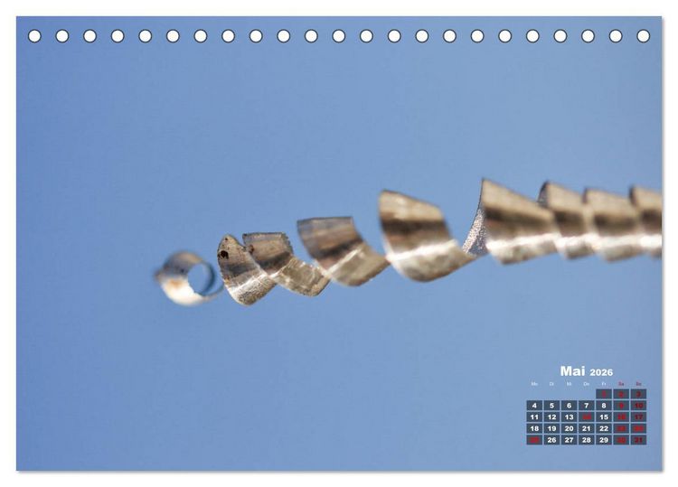 Produktbild: Metall - Schrott kunstvoll in Szene gesetzt (Tischkalender 2026 DIN A5 quer), CALVENDO Monatskalender