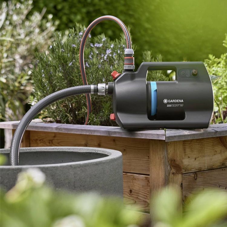 Produktbild: GARDENA Akku-Gartenpumpe 3000 Silent 18V P4A Ready-To-Use Set Akku-Gartenpumpe 3000 l/h