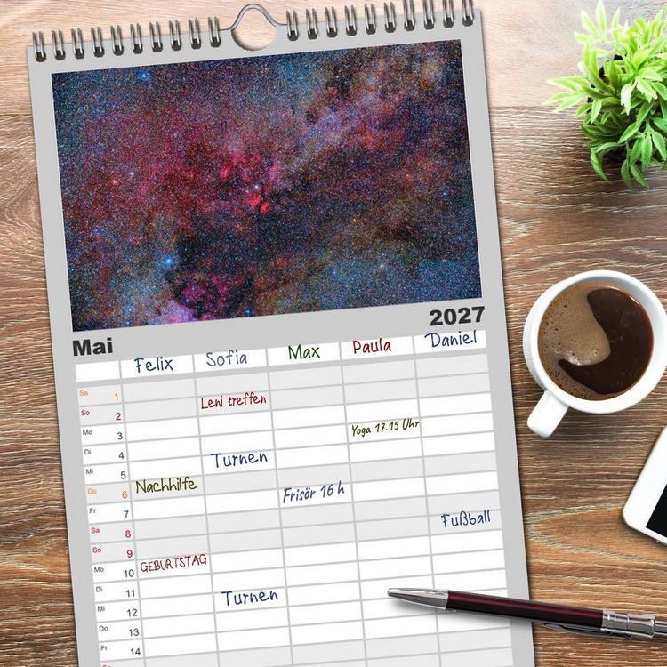 Produktbild: Familienplaner 2027 - Farbiges Weltall mit 5 Spalten (Wandkalender, 21 x 45 cm) CALVENDO