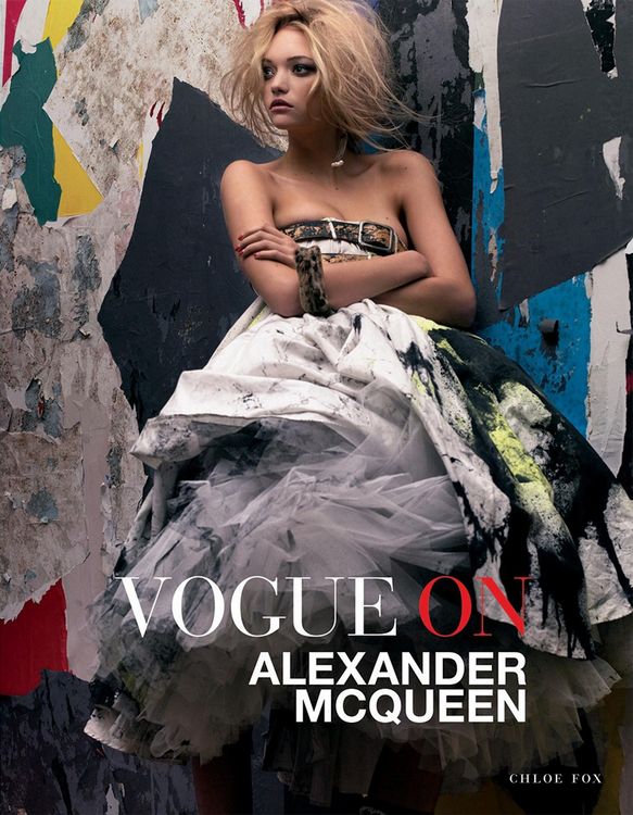 Produktbild: Vogue on: Alexander McQueen