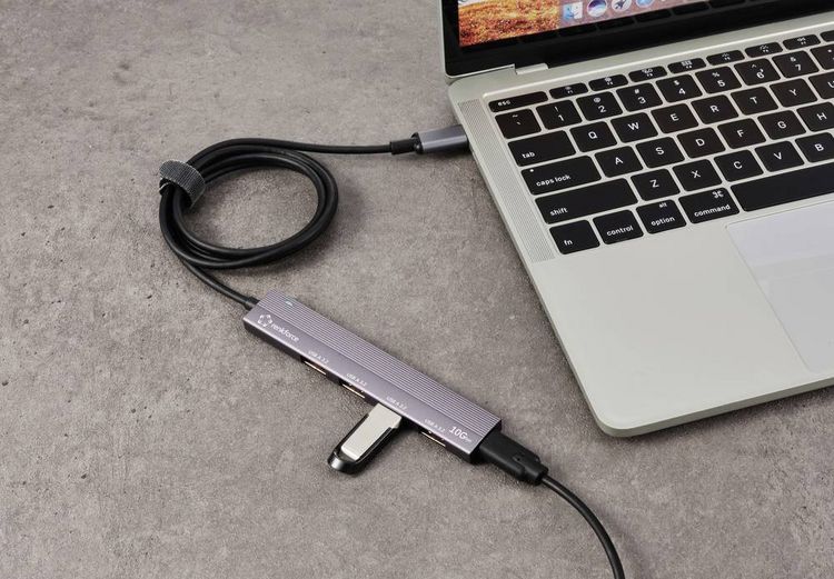 Produktbild: Renkforce RF-6700798 USB-Hub 4 Port USB-A USB 3.2 Gen2 10 GBit/s mit USB-C&reg; Stecker, mit Aluminiumgeh&auml;use, USB-C&reg; PD