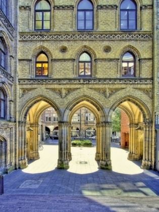 Produktbild: CALVENDO Puzzle Bremen - Durchgangsgasse zum St. Petri Dom verziert mit Rundb&ouml;gen | 1000 Teile Lege-Gr&ouml;&szlig;e 64x48cm Foto-Puzzle f&uuml;r gl&uuml;ckliche Stunden