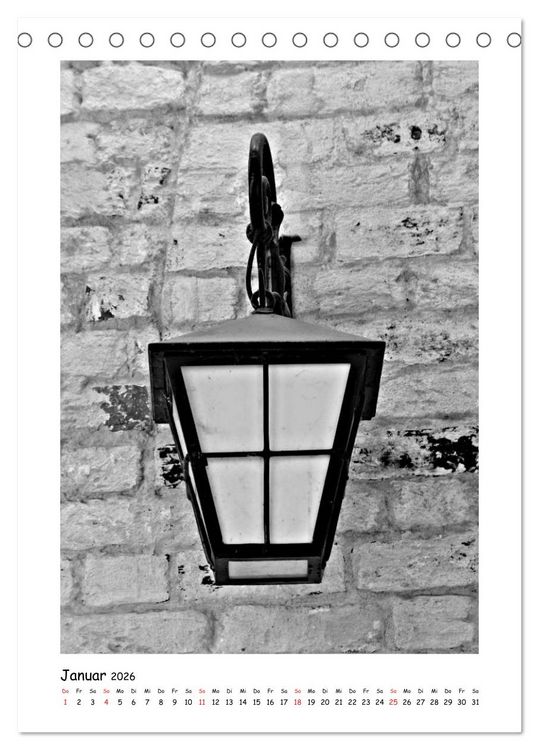 Produktbild: Stra&szlig;enlaternen Monochrom (Tischkalender 2026 DIN A5 hoch), CALVENDO Monatskalender