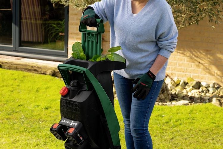 Produktbild: Bosch Home and Garden UniversalShredder solo Akku Akku-H&auml;cksler