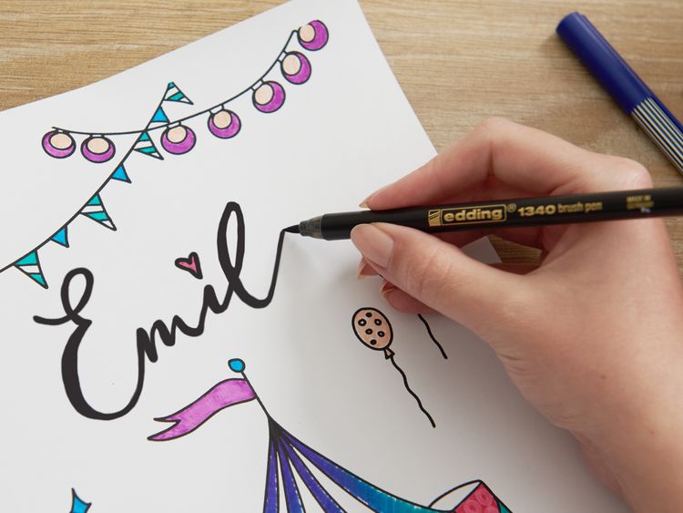 Produktbild: edding Brushpan Colour Happy Set, 70er Set mit Fasermaler, Pinselstifte, Fineliner, Gelroller, Farbmixer und Pastell-Stift