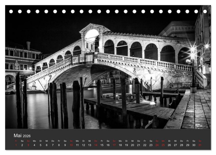 Produktbild: URBANE FOTOGRAFIE Zw&ouml;lf klassische Impressionen (Tischkalender 2026 DIN A5 quer), CALVENDO Monatskalender