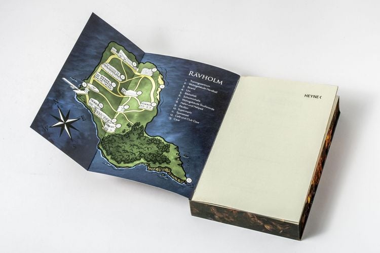 Produktbild: R&auml;vholm Academy - Flaming Secrets