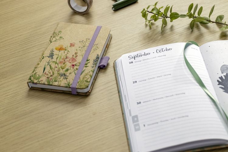 Produktbild: SIGEL TH673 Wochenkalender Jolie 2027, ca. A6, braun, gr&uuml;n, gelb, rosa, blau