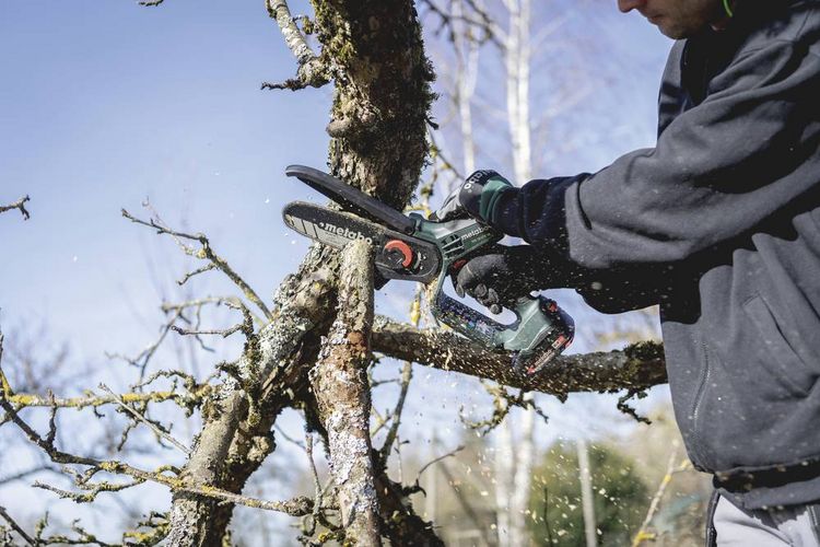 Produktbild: Metabo 600856500 Akku Geh&ouml;lzs&auml;ge inkl. Akku, inkl. Ladeger&auml;t Schwertl&auml;nge 150mm
