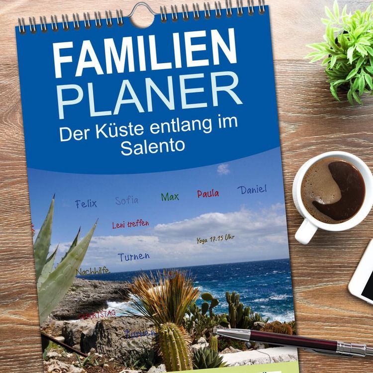 Produktbild: Familienplaner 2026 - Der K&uuml;ste entlang im Salento mit 5 Spalten (Wandkalender, 21 x 45 cm) CALVENDO