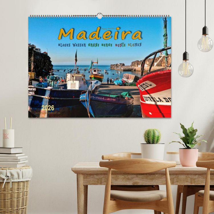 Produktbild: Madeira - blaues Wasser, gr&uuml;ne Berge, bunte Blumen (Wandkalender 2026 DIN A2 quer), CALVENDO Monatskalender