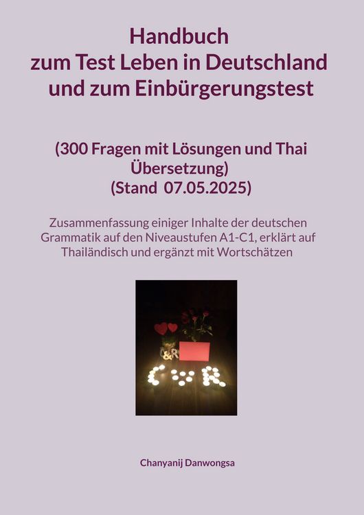 Produktbild: Handbuch zum Test Leben in Deutschland und zum Einb&uuml;rgerungstest (300 Fragen mit L&ouml;sungen und Thai &Uuml;bersetzung) (Stand Mit einer Zusammenfassung einiger Inhalte der deutschen Grammatik auf den Niveaustufen A1-C1 (erkl&auml;rt auf Thail&auml;ndisch und erg&auml;nzt mit Wortsch&auml;tzen)