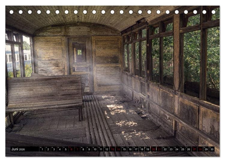 Produktbild: Lokomotiven und Wagen - Verfallen und vergessen auf dem Abstellgleis (Tischkalender 2026 DIN A5 quer), CALVENDO Monatskalender