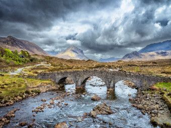 Produktbild: CALVENDO Puzzle Sligachan Old Bridge | 1000 Teile Lege-Gr&ouml;&szlig;e 64x48cm Foto-Puzzle f&uuml;r gl&uuml;ckliche Stunden