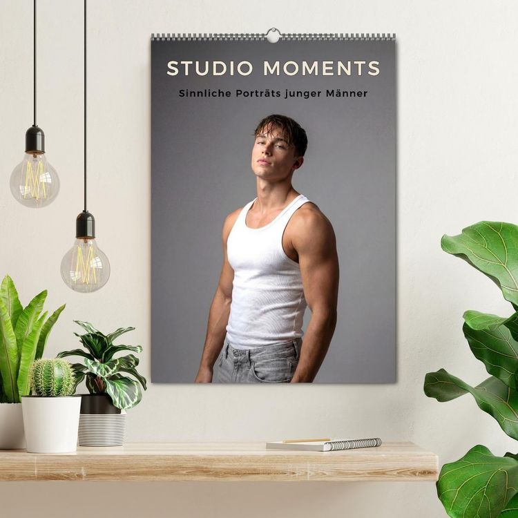 Produktbild: Studio Moments - Sinnliche Portr&auml;ts junger M&auml;nner (Wandkalender 2027 DIN A2 hoch), CALVENDO Monatskalender