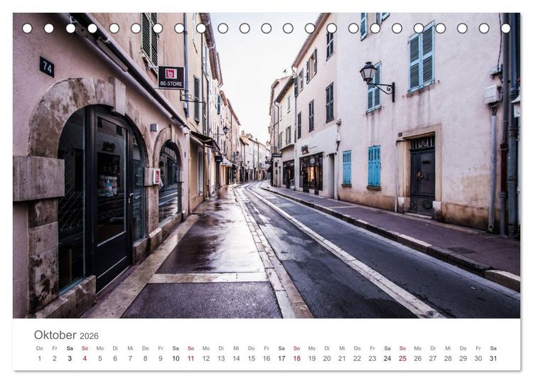 Produktbild: Saint Tropez - Early Morning Street Photography (Tischkalender 2026 DIN A5 quer), CALVENDO Monatskalender