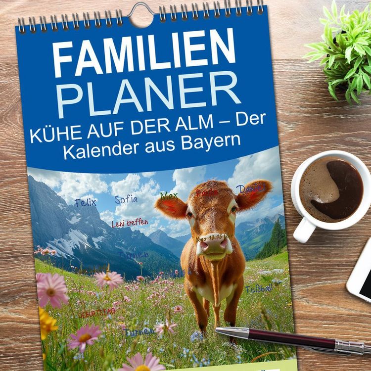 Produktbild: Familienplaner 2026 - K&Uuml;HE AUF DER ALM &ndash; Der Kalender aus Bayern mit 5 Spalten (Wandkalender, 21 x 45 cm) CALVENDO