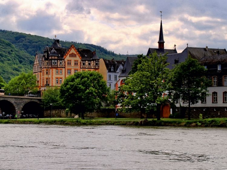 Produktbild: CALVENDO Puzzle Ein Motiv aus dem Kalender Eine Perle an der Mosel - Bernkastel-Kues | 1000 Teile Lege-Gr&ouml;&szlig;e 64x48cm Foto-Puzzle f&uuml;r gl&uuml;ckliche Stunden