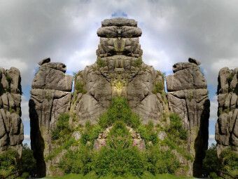 Produktbild: CALVENDO Puzzle Die Externsteine im Spiegel betrachtet | 1000 Teile Lege-Gr&ouml;&szlig;e 64x48cm Foto-Puzzle f&uuml;r gl&uuml;ckliche Stunden
