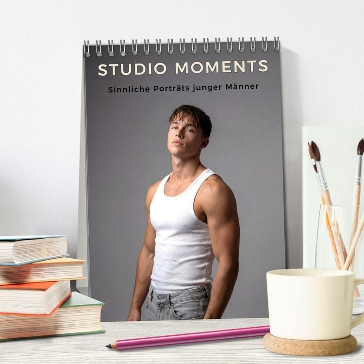 Produktbild: Studio Moments - Sinnliche Portr&auml;ts junger M&auml;nner (Tischkalender 2027 DIN A5 hoch), CALVENDO Monatskalender