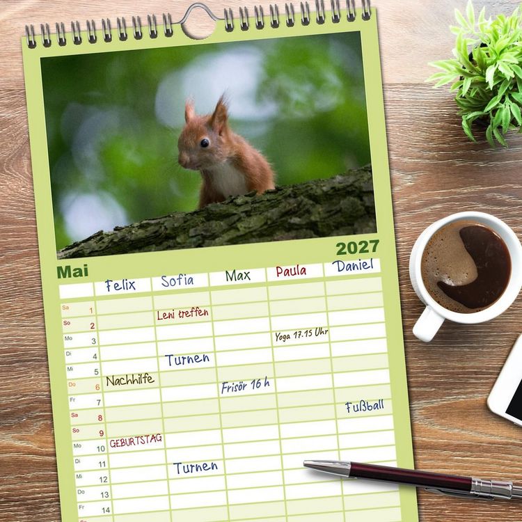 Produktbild: Familienplaner 2027 - Mit dem Eichh&ouml;rnchen durchs Jahr mit 5 Spalten (Wandkalender, 21 x 45 cm) CALVENDO