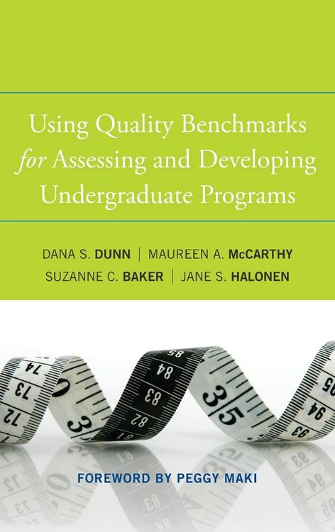Produktbild: Using Quality Benchmarks for Assessing and Developing Undergraduate Programs