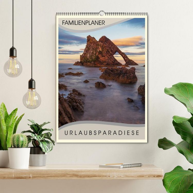 Produktbild: Urlaubsparadiese - Familienplaner (Wandkalender 2026 DIN A2 hoch), CALVENDO Monatskalender