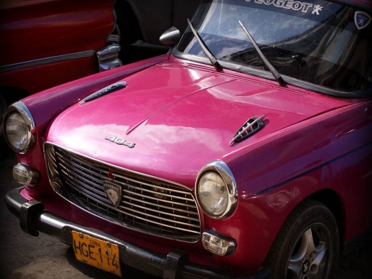 Produktbild: CALVENDO Puzzle Ein Motiv aus dem Kalender "Auto-Legenden - PEUGEOT 404" | 1000 Teile Lege-Gr&ouml;&szlig;e 64x48cm Foto-Puzzle f&uuml;r gl&uuml;ckliche Stunden