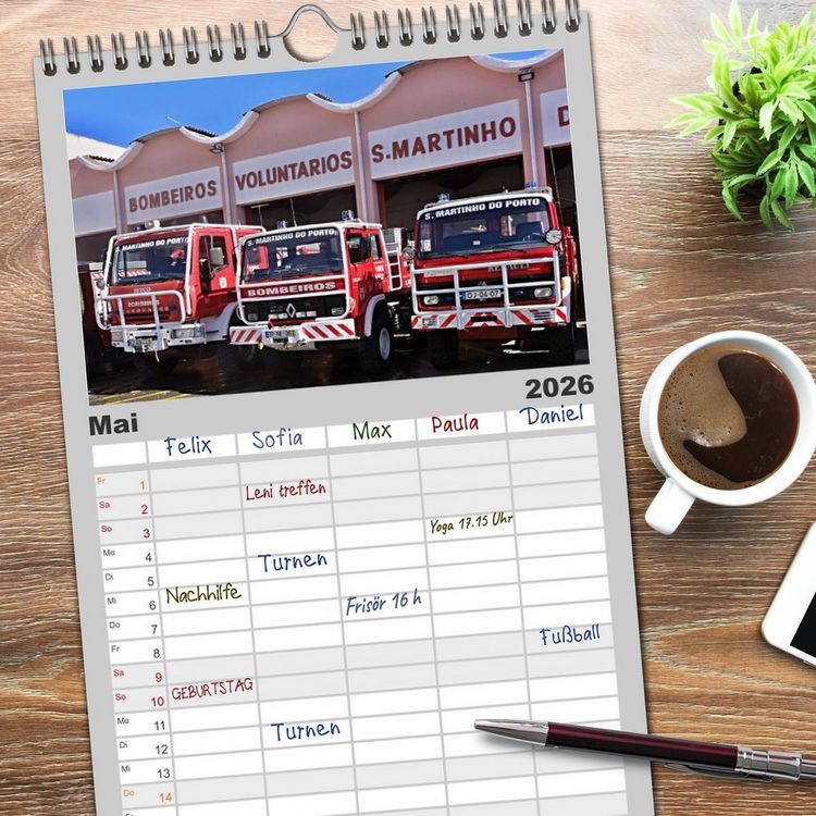 Produktbild: Familienplaner 2026 - Feuerwehrautos mit 5 Spalten (Wandkalender, 21 x 45 cm) CALVENDO