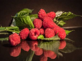 Produktbild: CALVENDO Puzzle Himbeeren | 1000 Teile Lege-Gr&ouml;&szlig;e 64x48cm Foto-Puzzle f&uuml;r gl&uuml;ckliche Stunden