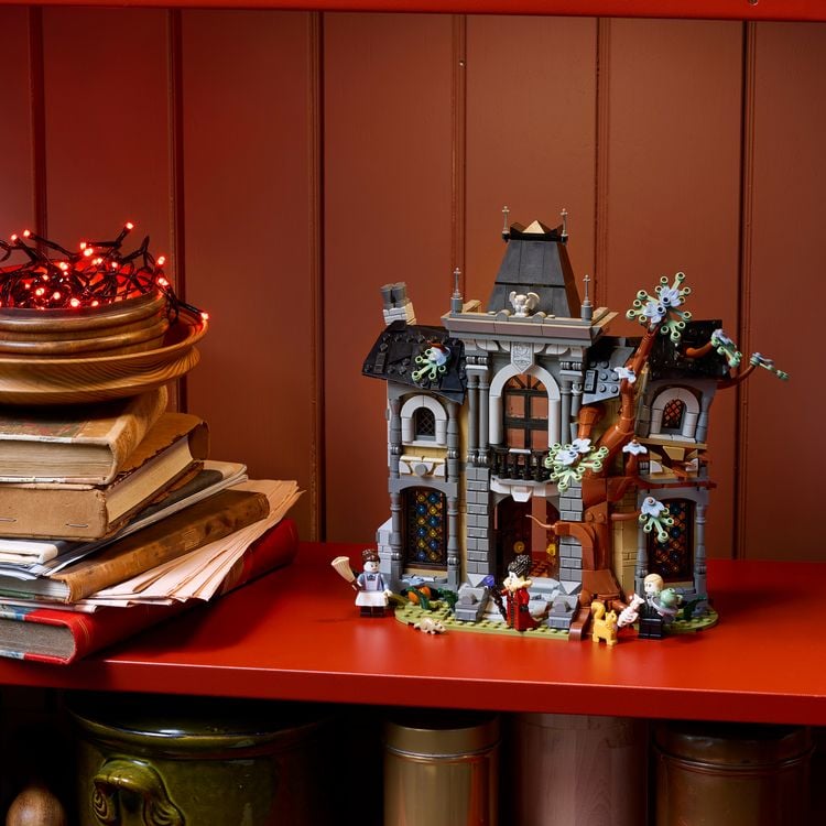 Produktbild: LEGO Icons B&uuml;rgermeistervilla Modellbausatz - gruselige Deko 11383