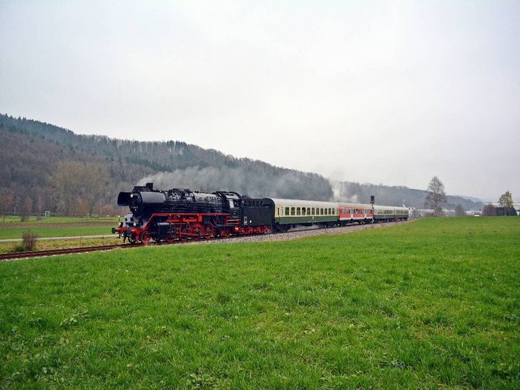 Produktbild: CALVENDO Puzzle Ein Motiv aus dem Kalender Feuer Wasser Kohle - Dampflokomotiven der Deutschen Reichsbahn | 1000 Teile Lege-Gr&ouml;&szlig;e 64x48cm Foto-Puzzle f&uuml;r gl&uuml;ckliche Stunden